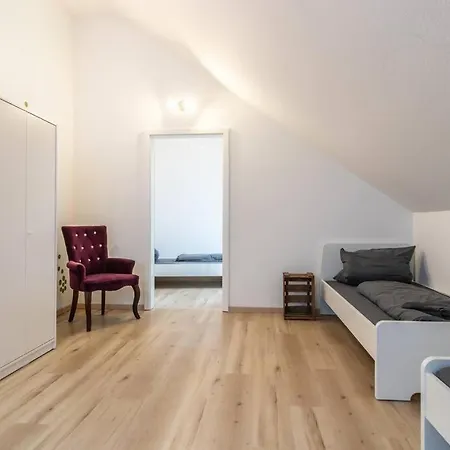 200m² Mit 6 Schlafzimmer Woerrstadt
