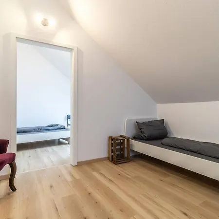 Apartment 200m² Mit 6 Schlafzimmer Woerrstadt