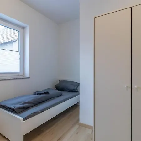 Apartment 200m² Mit 6 Schlafzimmer *