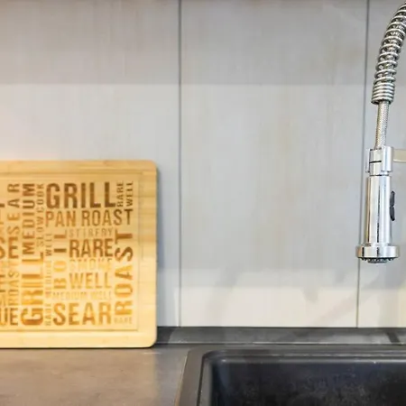 200m² Mit 6 Schlafzimmer Apartment *