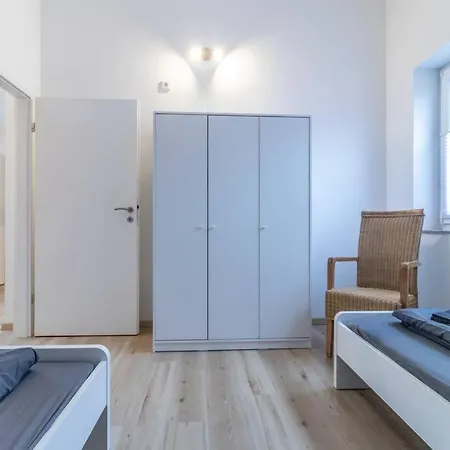 200m² Mit 6 Schlafzimmer Апартаменты