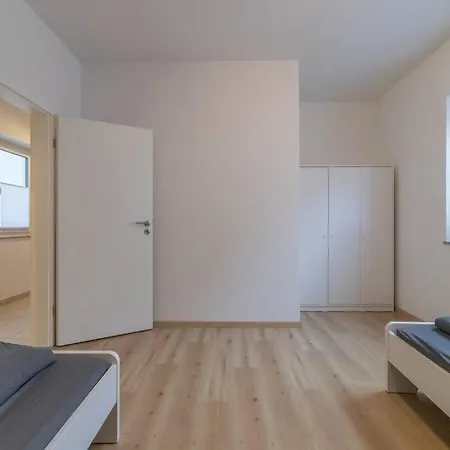 Apartment 200m² Mit 6 Schlafzimmer