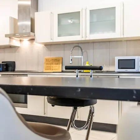 200m² Mit 6 Schlafzimmer Apartment