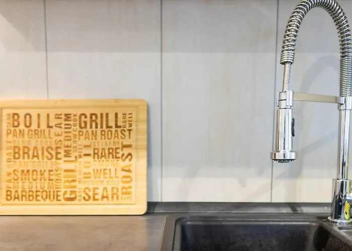 200m² Mit 6 Schlafzimmer Apartamento *