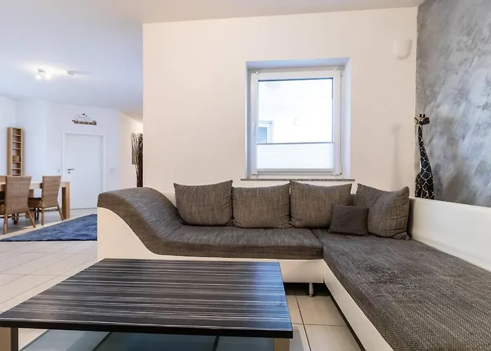 200m² Mit 6 Schlafzimmer Apartamento *