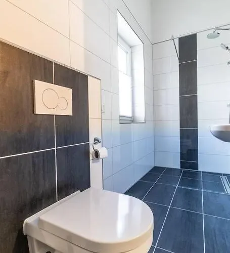 200m² Mit 6 Schlafzimmer Apartamento *